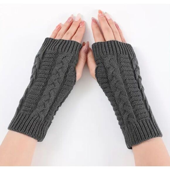 Women’s Cable Knit Fingerless Gloves Gray One Sizel - Picture 2 of 4